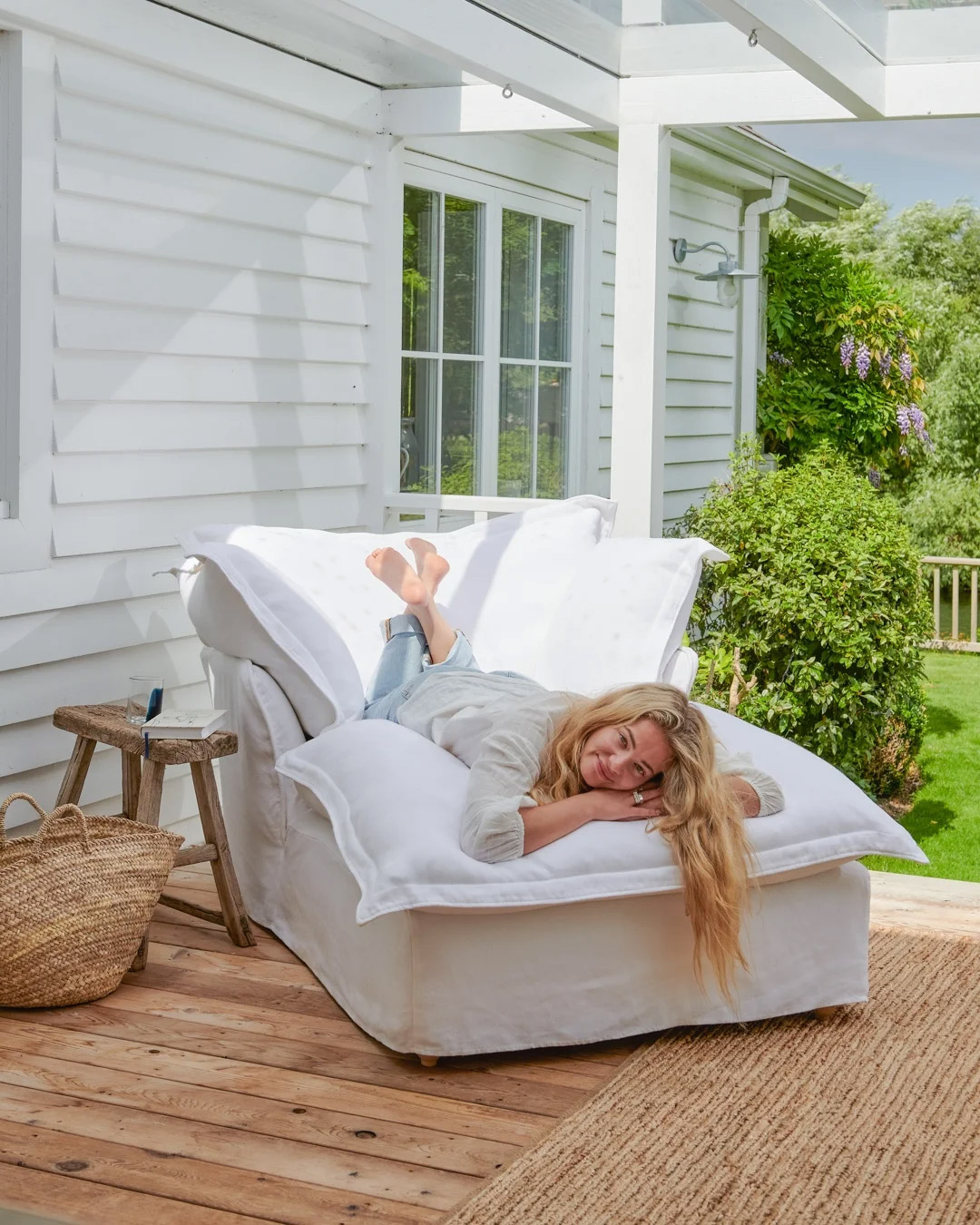 MakerSon Song Pillow Edge Chaise in Selenite white 100 Italian Linen