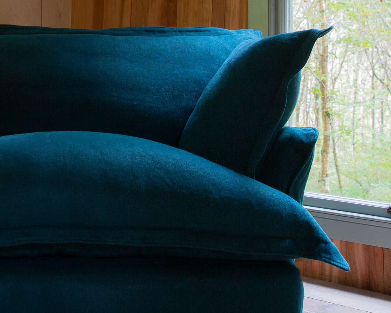 topaz-song-pillow-edge-close-up